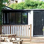 Pass The Keys Cosy Cabin In Central Cambridge Free Parking