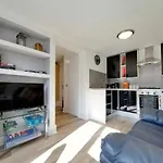 Pass The Keys Cosy Cabin In Central Cambridge Free Parking
